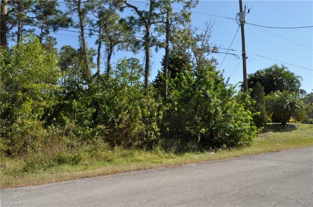 Property Photo:  406 Columbus Ave  FL 33972 