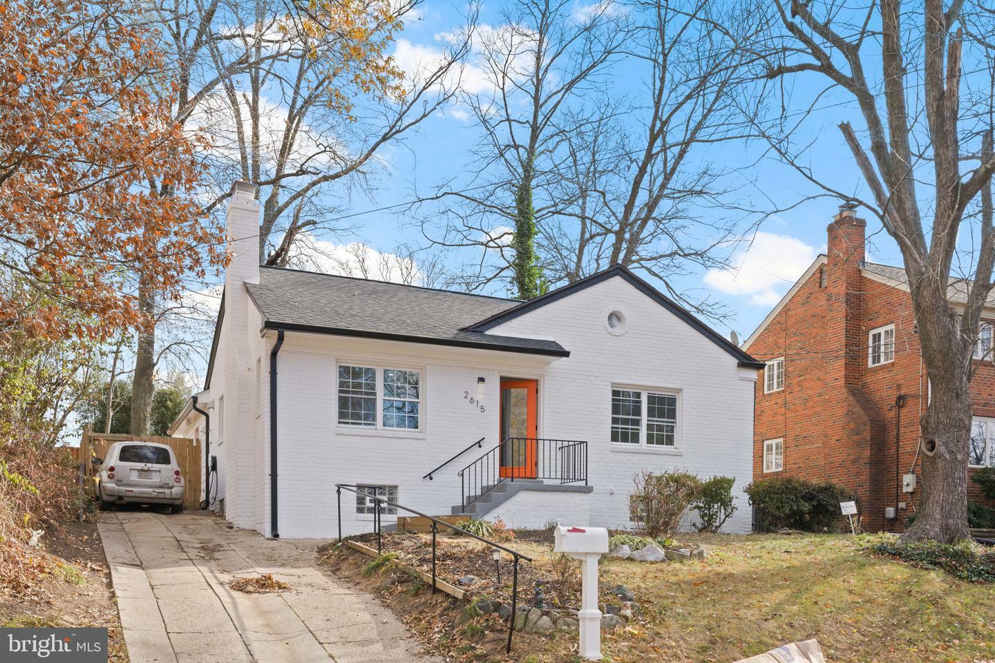 Property Photo:  2615 Crest Avenue  MD 20785 