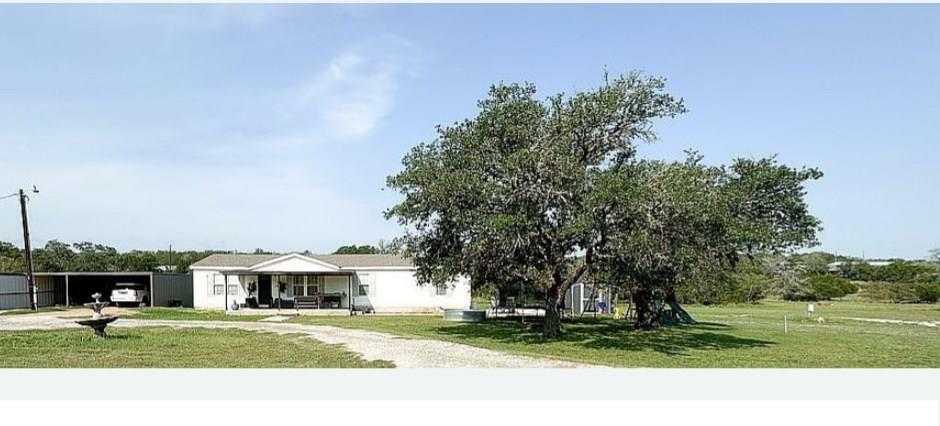 Property Photo:  909 Baethge Blvd  TX 78624 