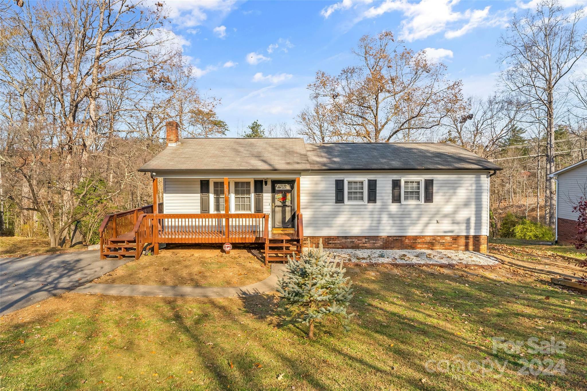 Property Photo:  798 Skie Circle SE  NC 28690 