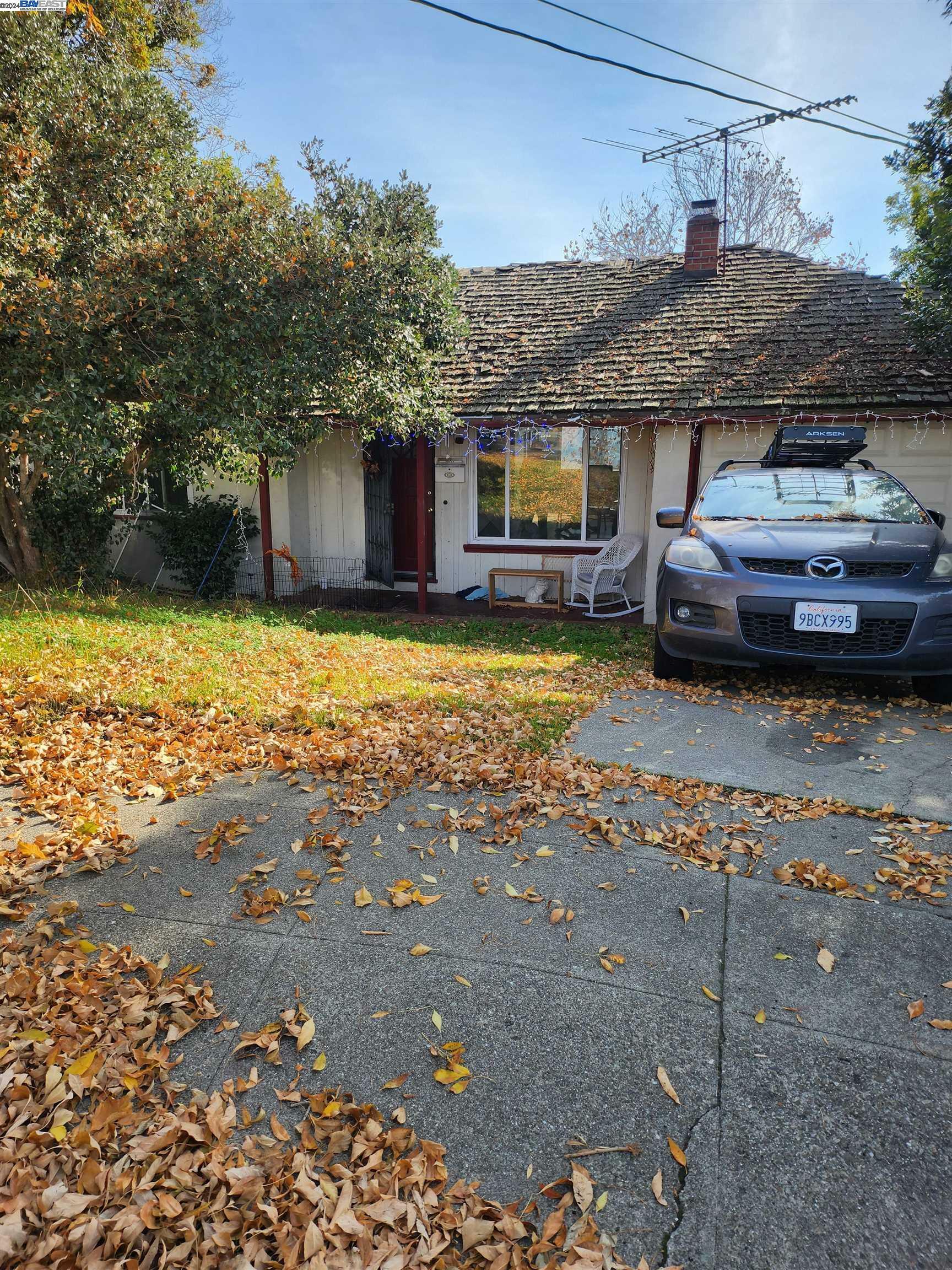 Property Photo:  2412 Lyle Ct  CA 94578 