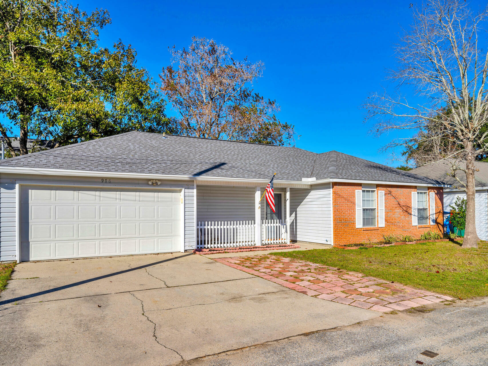 Property Photo:  976 Crimson Heights Court  FL 32547 