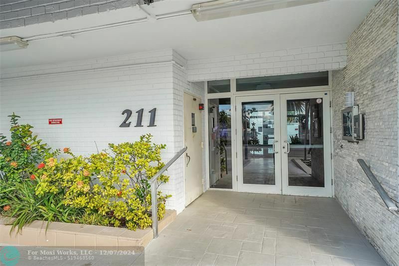 Property Photo:  211 S Ocean Dr 504  FL 33019 