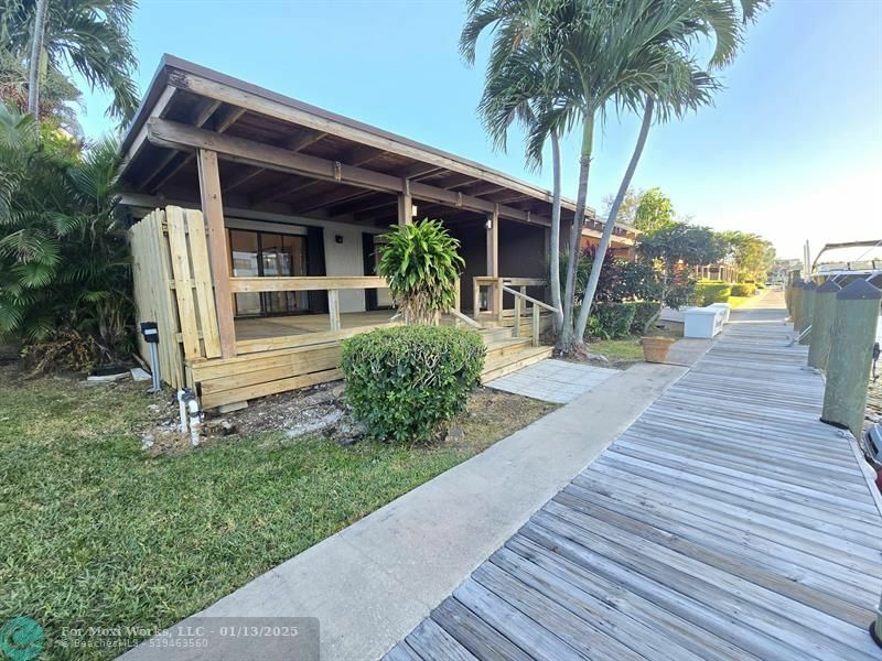 Property Photo:  2619 S Parkview Dr  FL 33009 