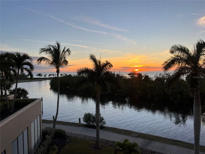 Property Photo:  3321 Sunset Key Circle 204  FL 33955 