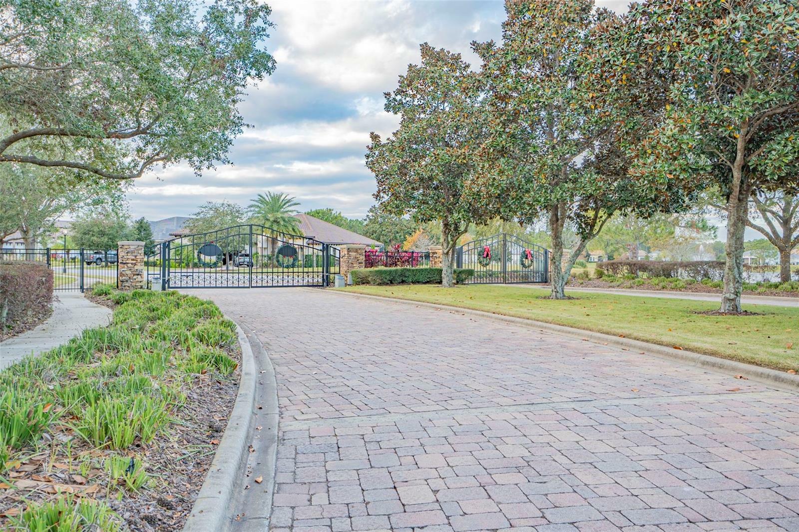 Property Photo: 439 Bourganville Drive FL 32137