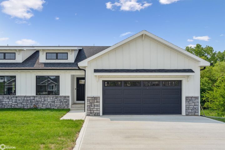 Property Photo:  836 W Merle Hibbs Boulevard  IA 50158 