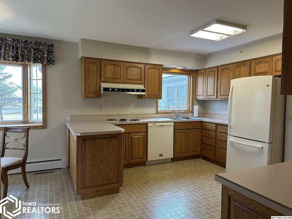 Property Photo:  204 N Oak Street  IA 50450 