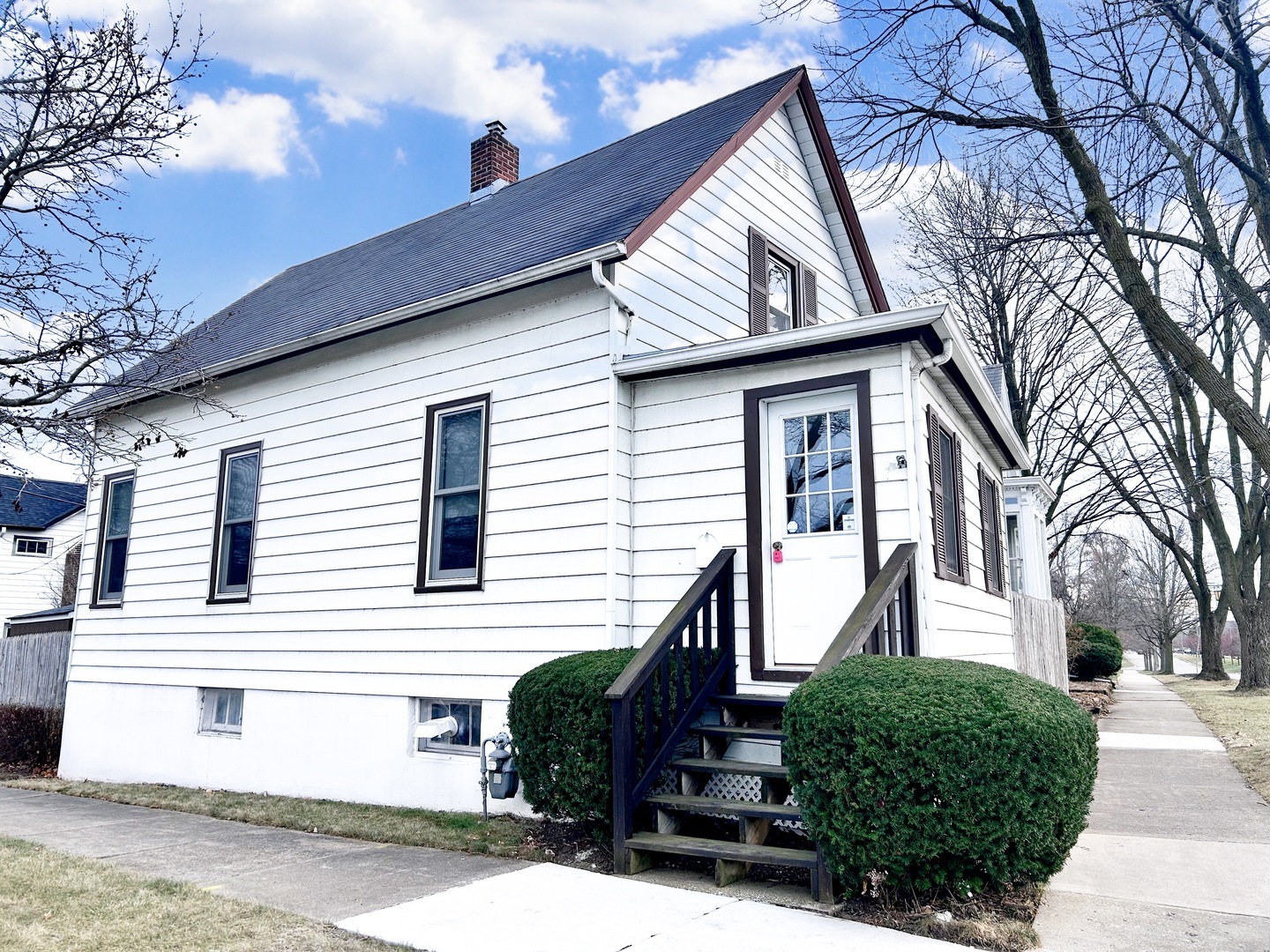 Property Photo:  889 N McKinley Road  IL 60045 