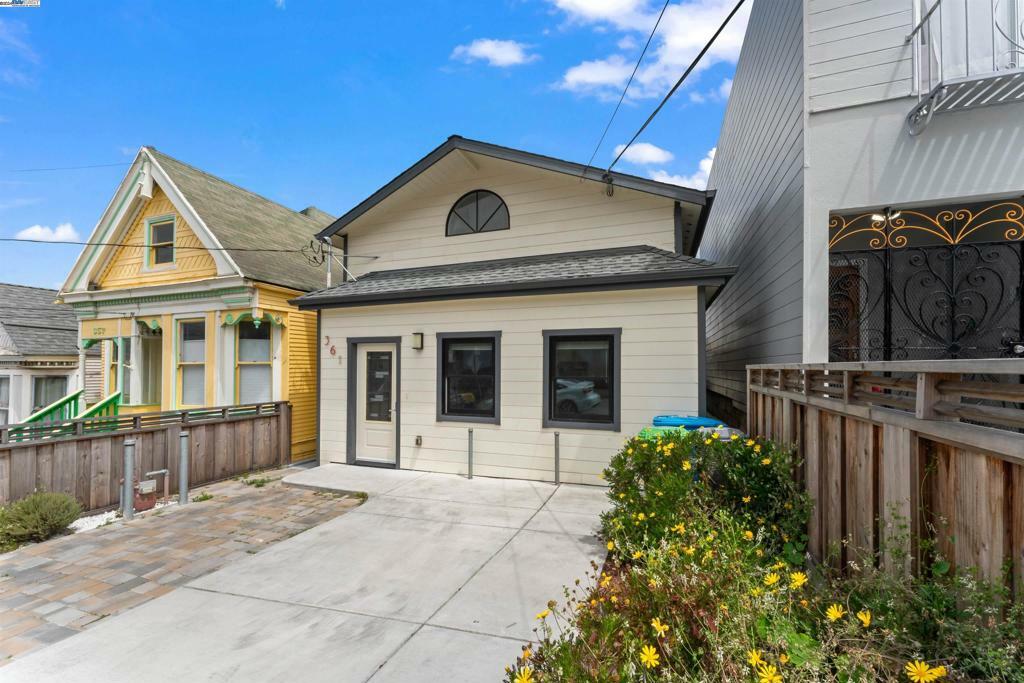 Property Photo:  361 Howth St  CA 94112 