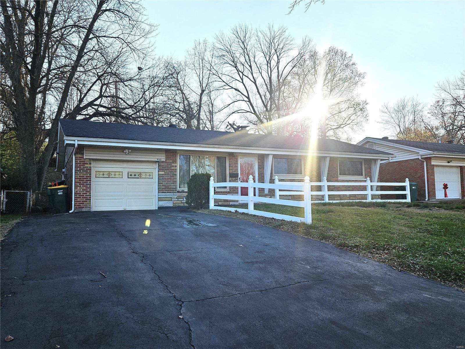 Property Photo:  900 Marias Drive  MO 63137 