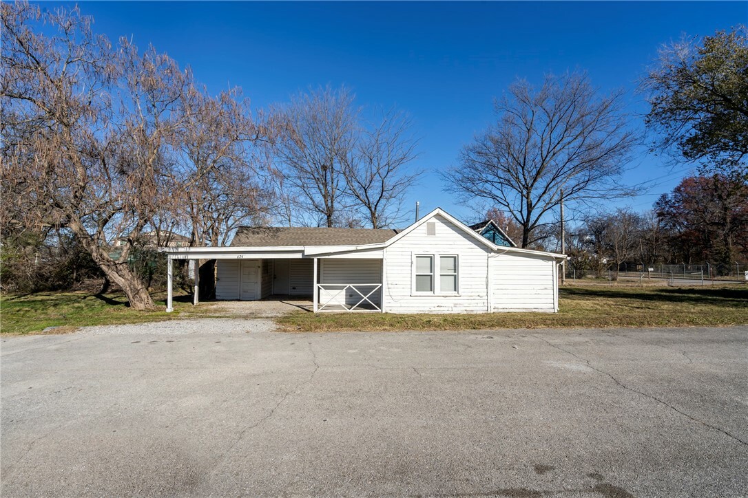 Property Photo:  624 Hico Street  AR 72761 