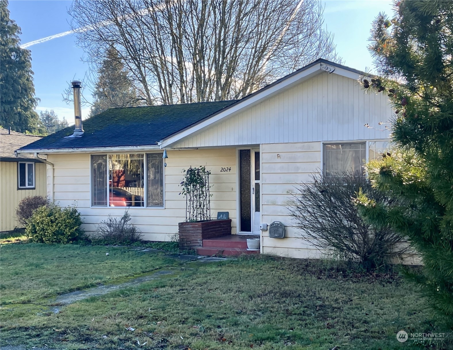 Property Photo:  2024  Monroe Avenue  WA 98203 