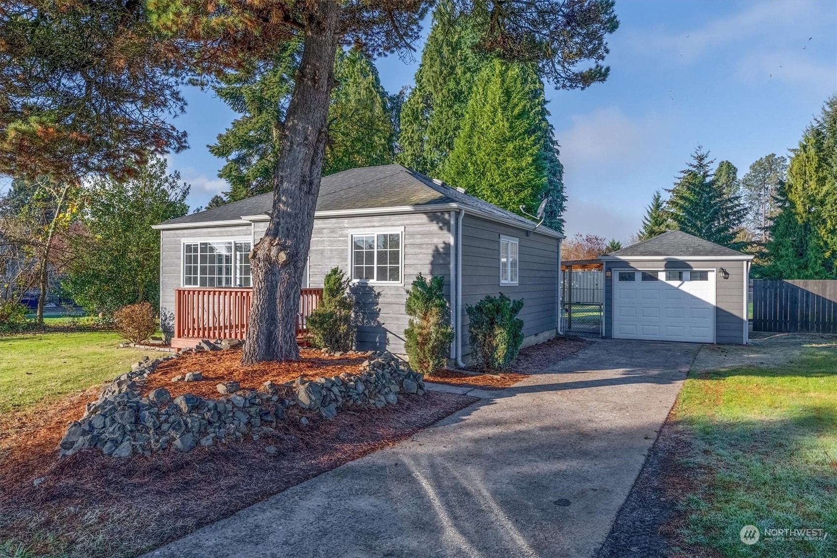 Property Photo:  2437  30th Avenue  WA 98632 