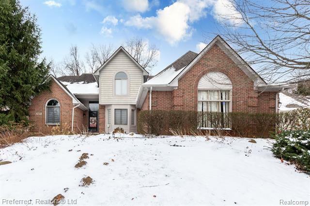 Property Photo:  9829 Forest Ridge Drive  MI 48348 