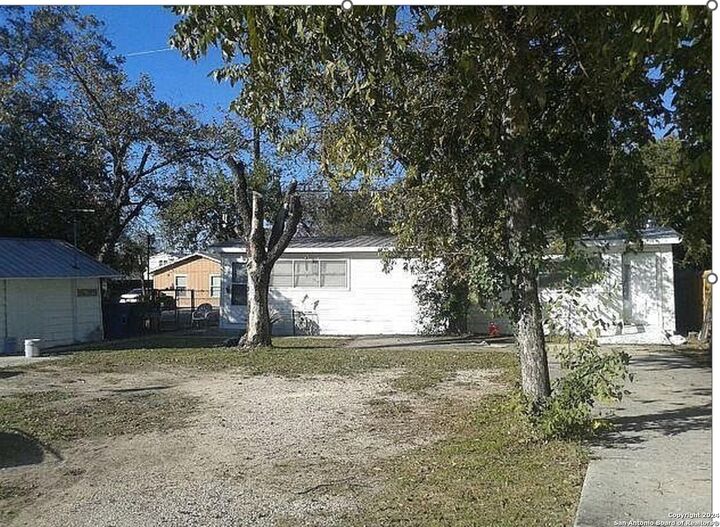 523 Topeka Blvd  San Antonio TX 78210 photo