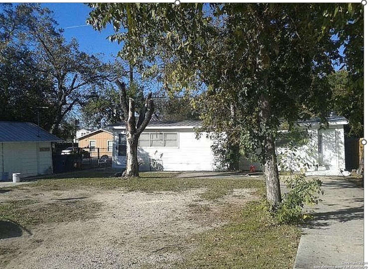 Property Photo: 523 Topeka Blvd TX 78210