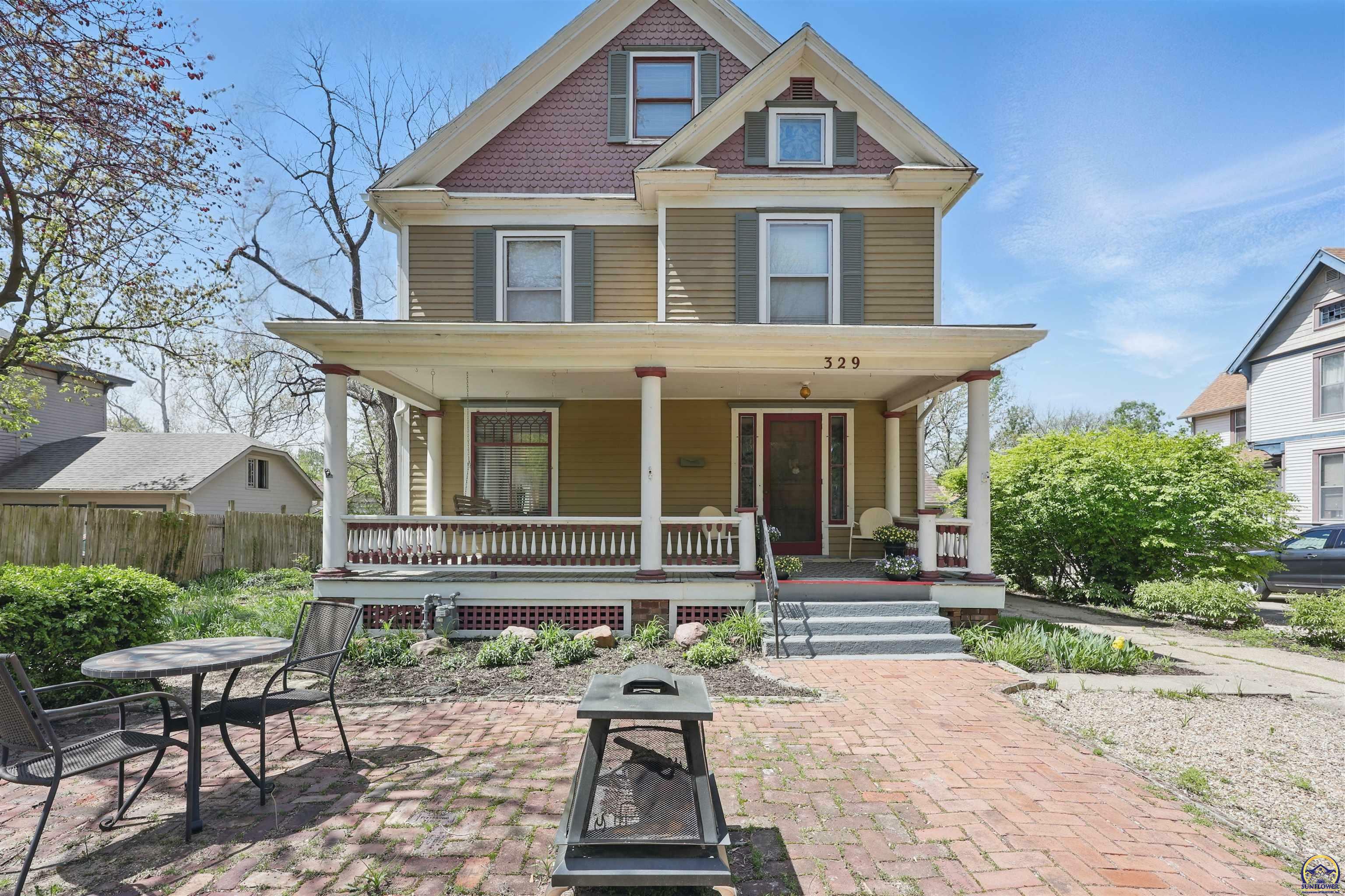 Property Photo: 329 SW Woodlawn Ave KS 66606