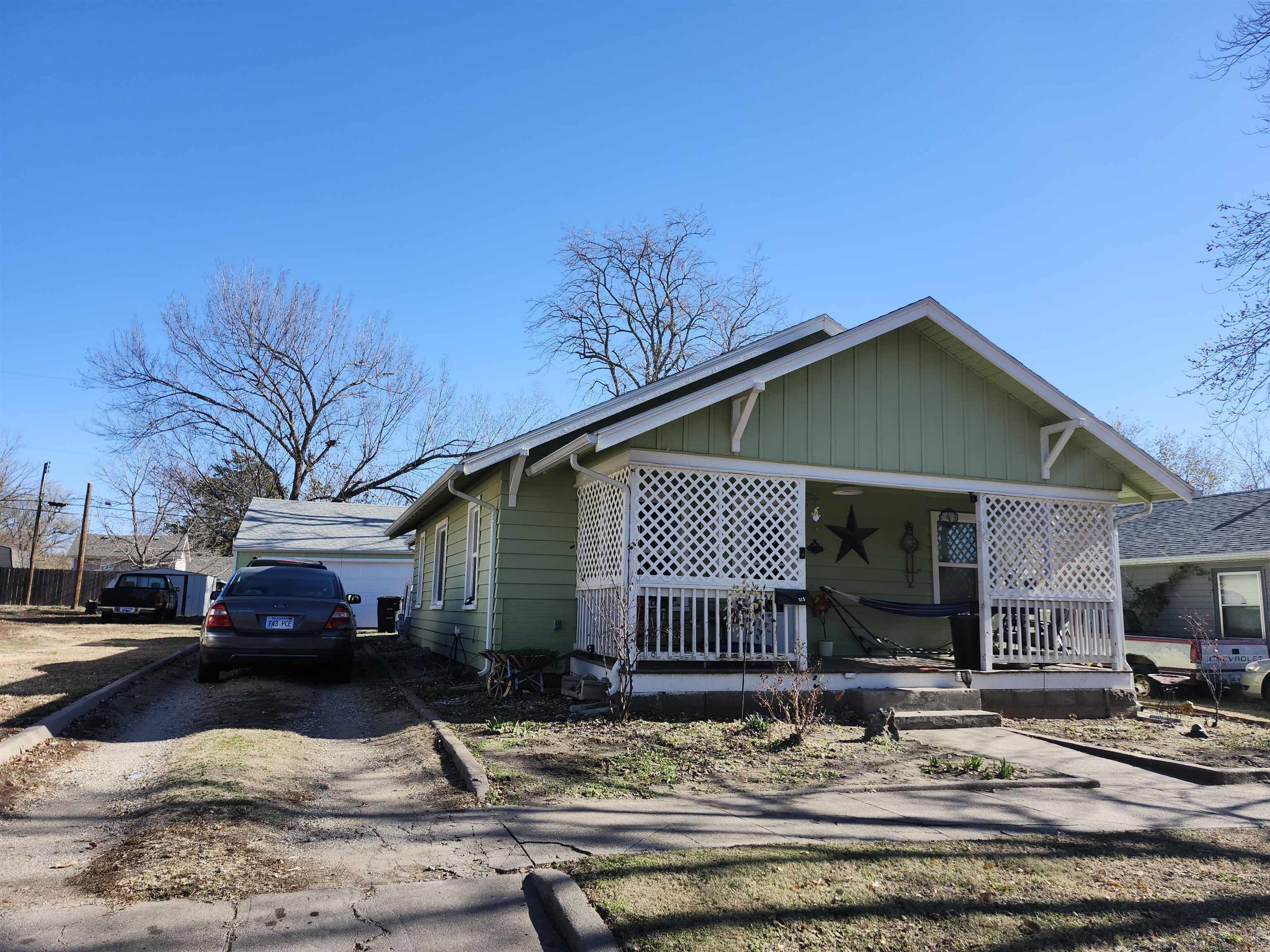 Property Photo:  1210 N School St  KS 67010 