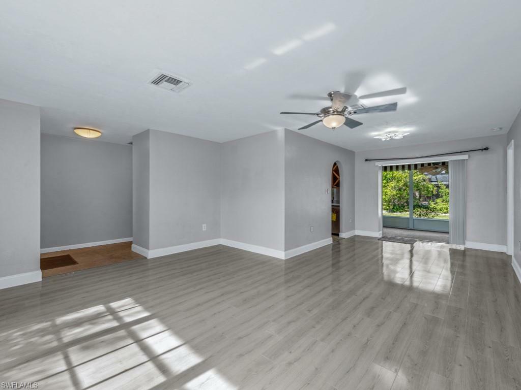 Property Photo: 541 Landmark Dr FL 34112