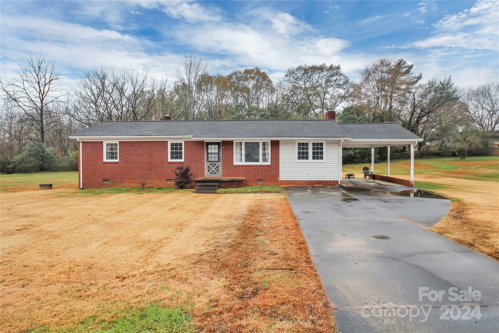 Property Photo:  1330 Crestview Drive  NC 28150 