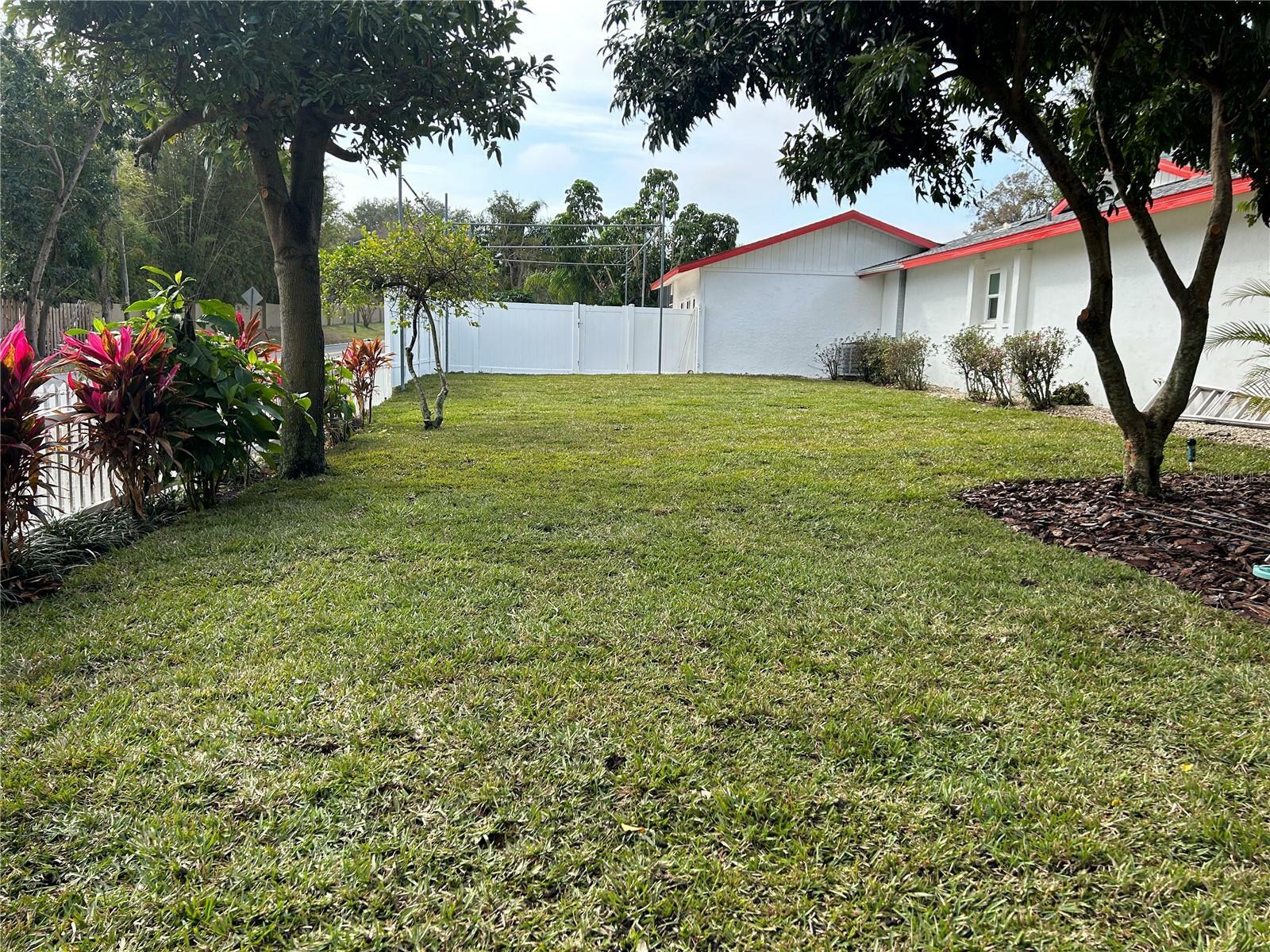 Property Photo:  1323 Valley Hill E  FL 33813 