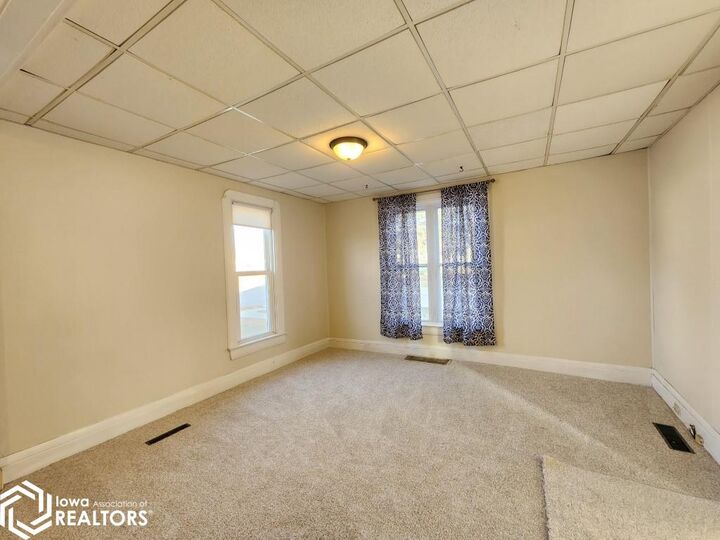 Property Photo:  253 6th Street SE  IA 50401