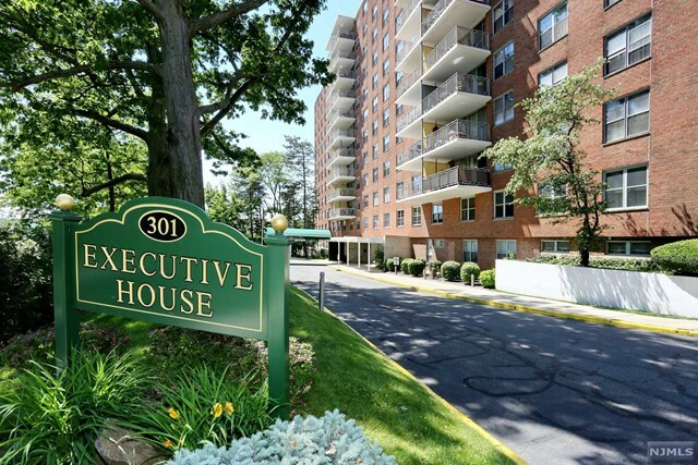 Property Photo:  301 Beech Street 6E  NJ 07601 