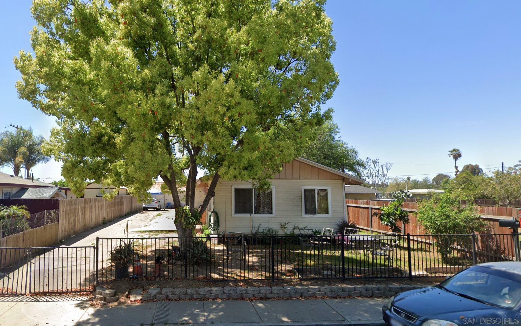 Property Photo:  717 Park Pl  CA 92025 