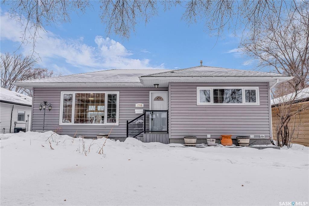 Photo de la propriété:  1705 Louise Avenue  SK S7H 2R5 