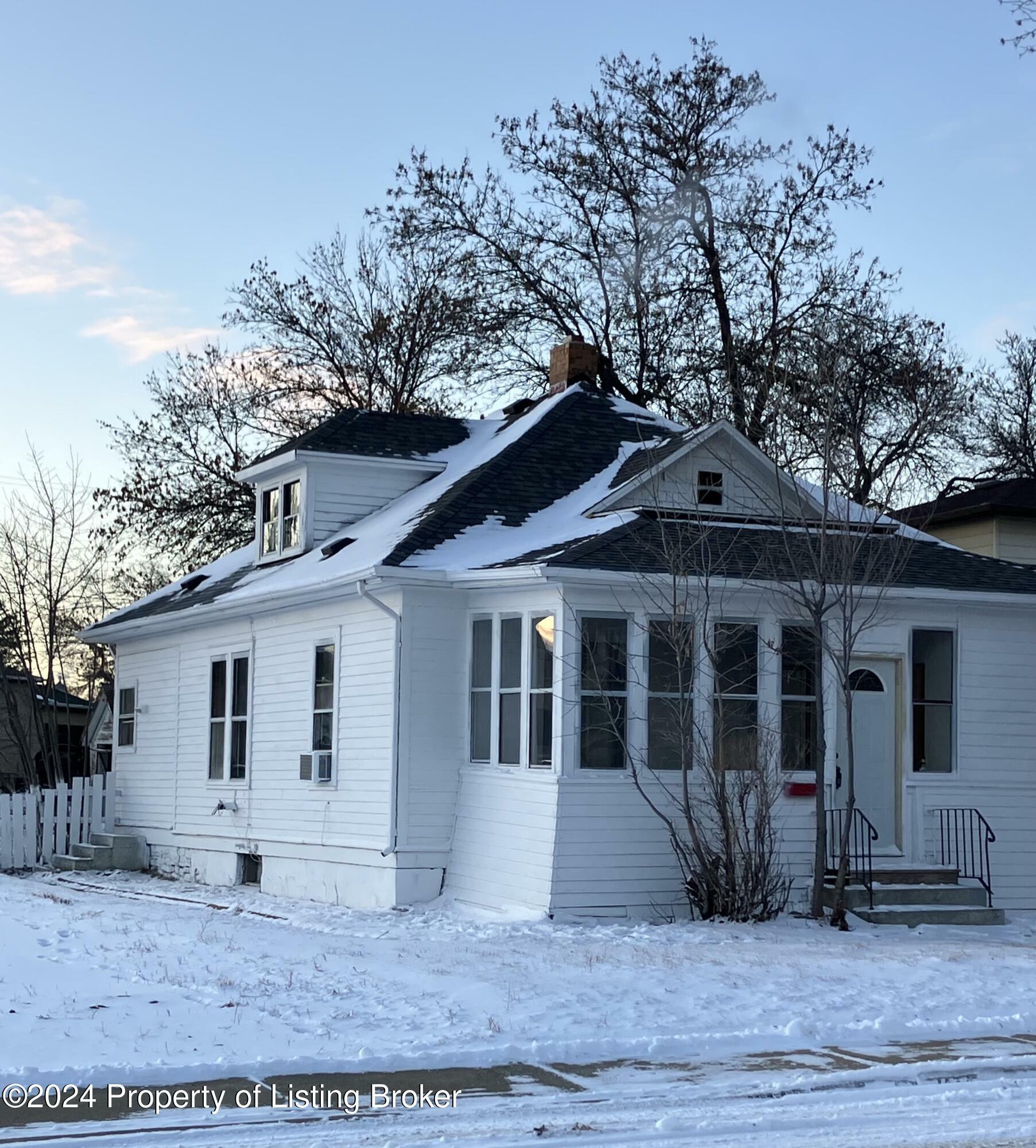 Property Photo: 27 8th Avenue W ND 58601