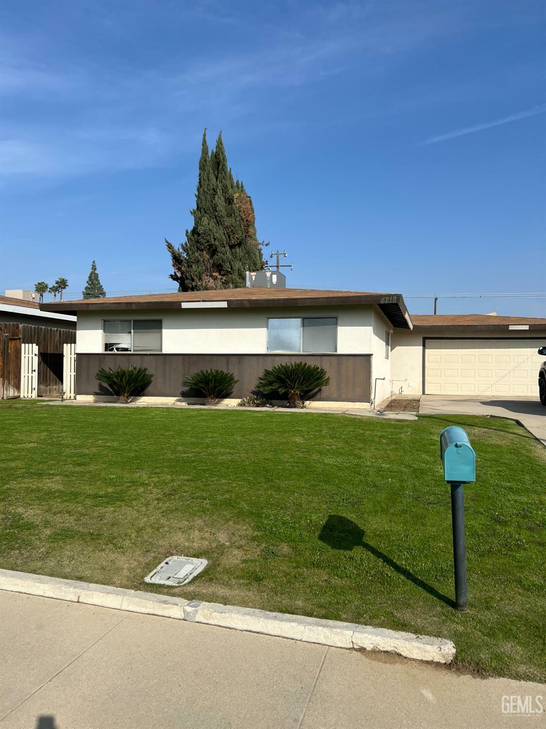 Property Photo:  4218 Kevin Drive  CA 93308 