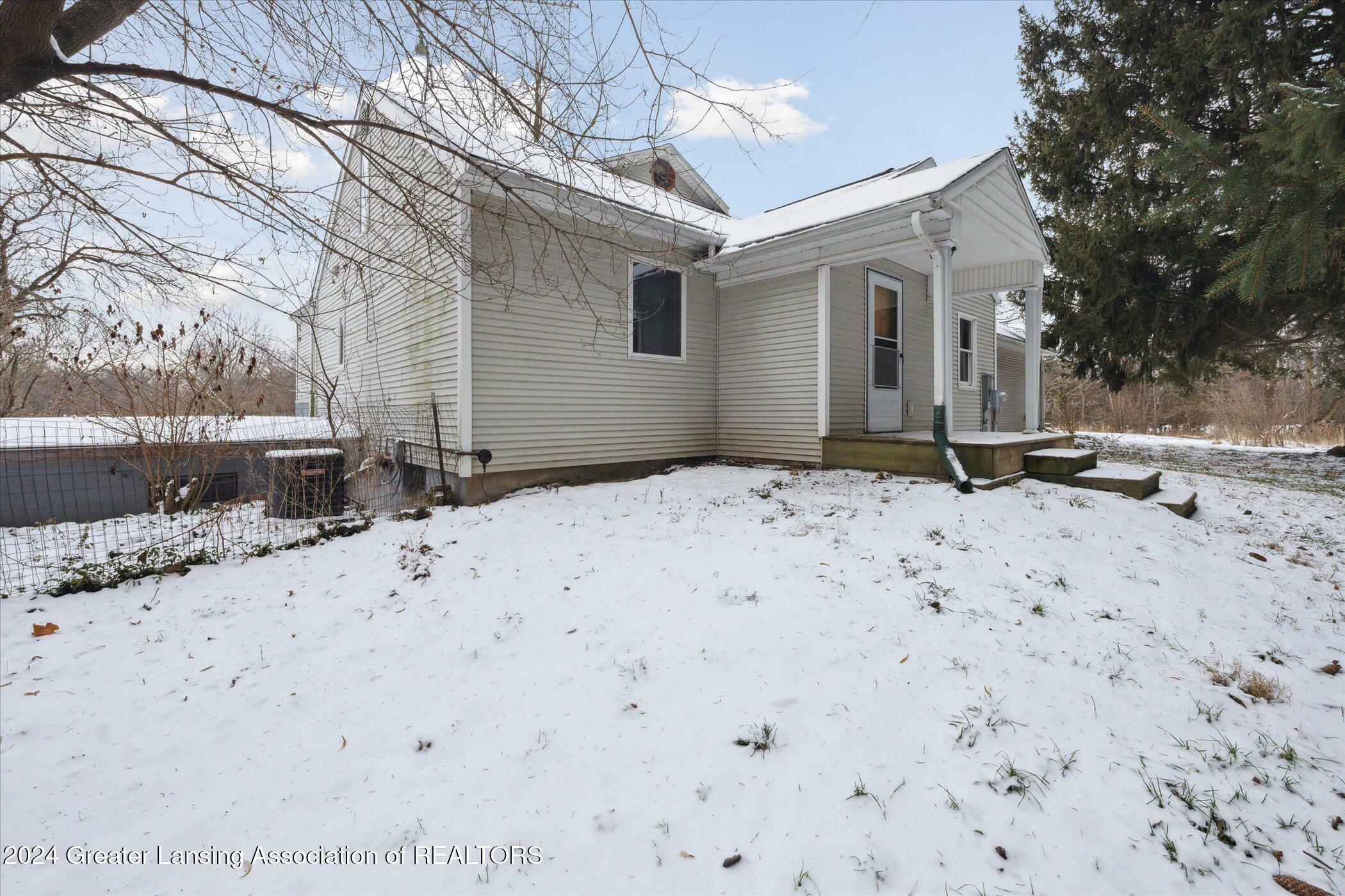 Property Photo:  810 Tyrrell Road  MI 48414 