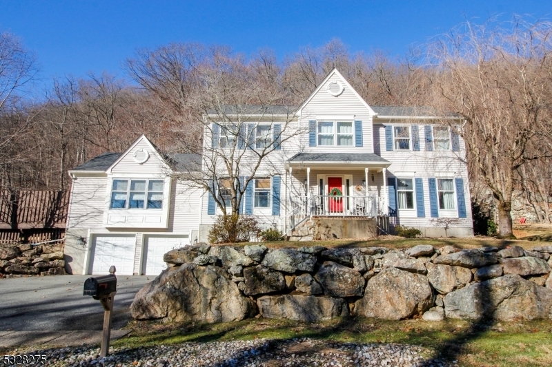 Property Photo:  15 Brandywine Ct  NJ 07876 