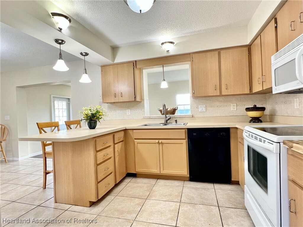 Property Photo:  810 Armisted Street  FL 33825 