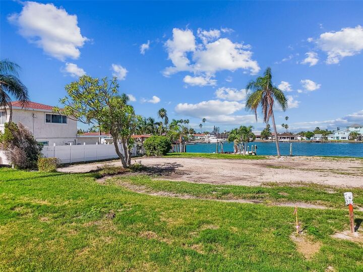 Property Photo:  568 Johns Pass Avenue  FL 33708