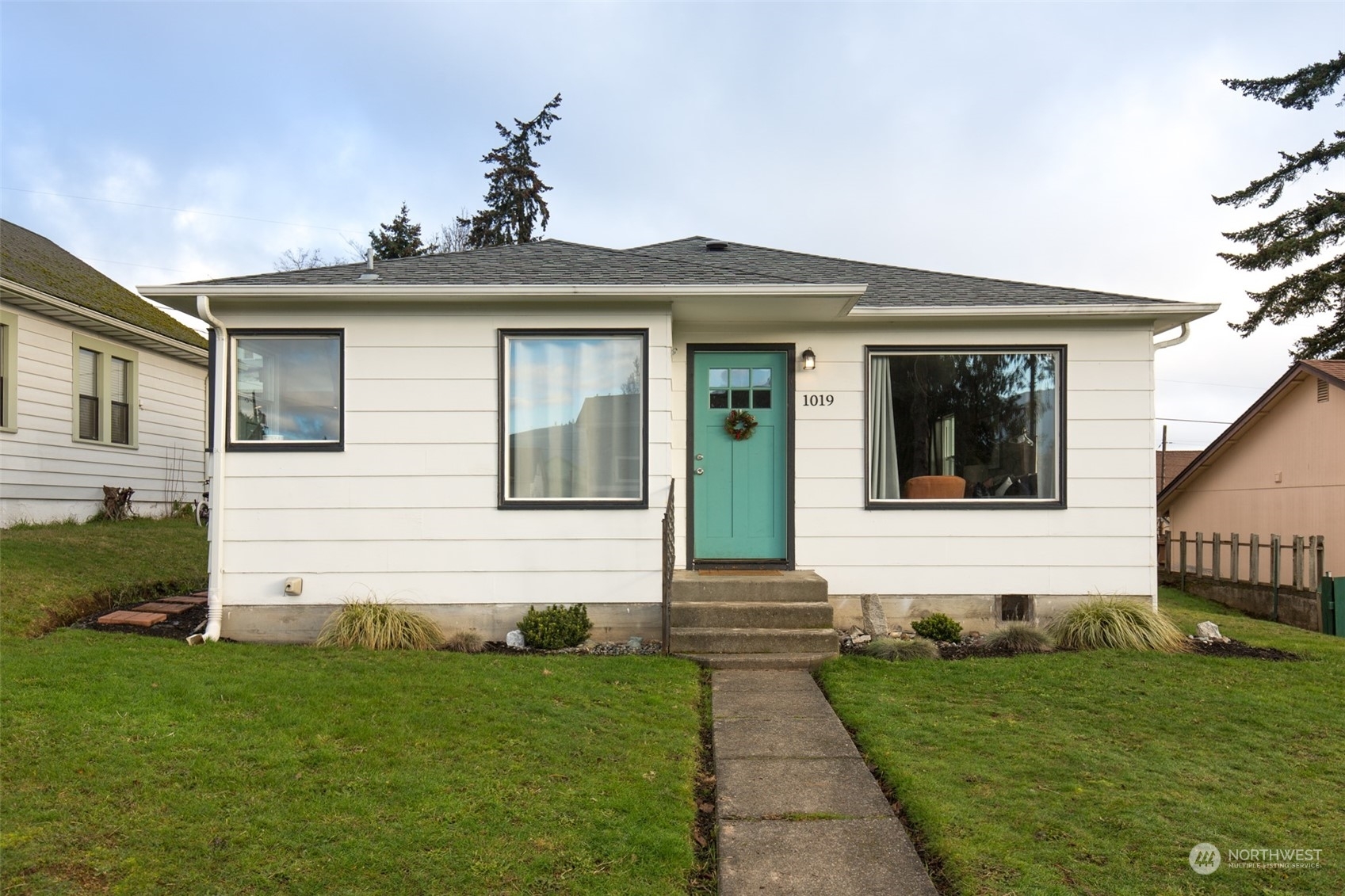 Property Photo:  1019 W 7th Street  WA 98363 