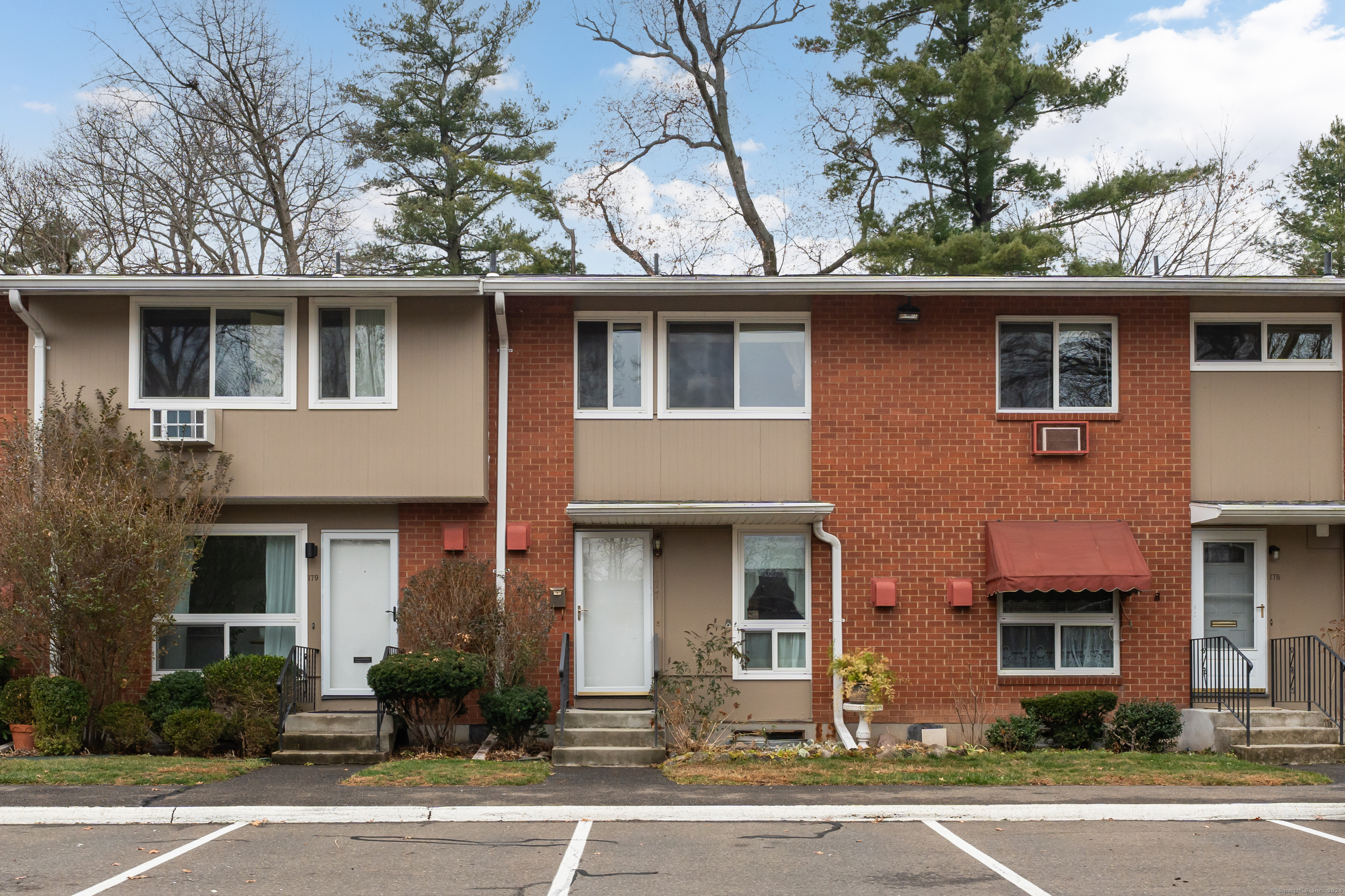 Property Photo:  177 Worth Avenue 177  CT 06518 