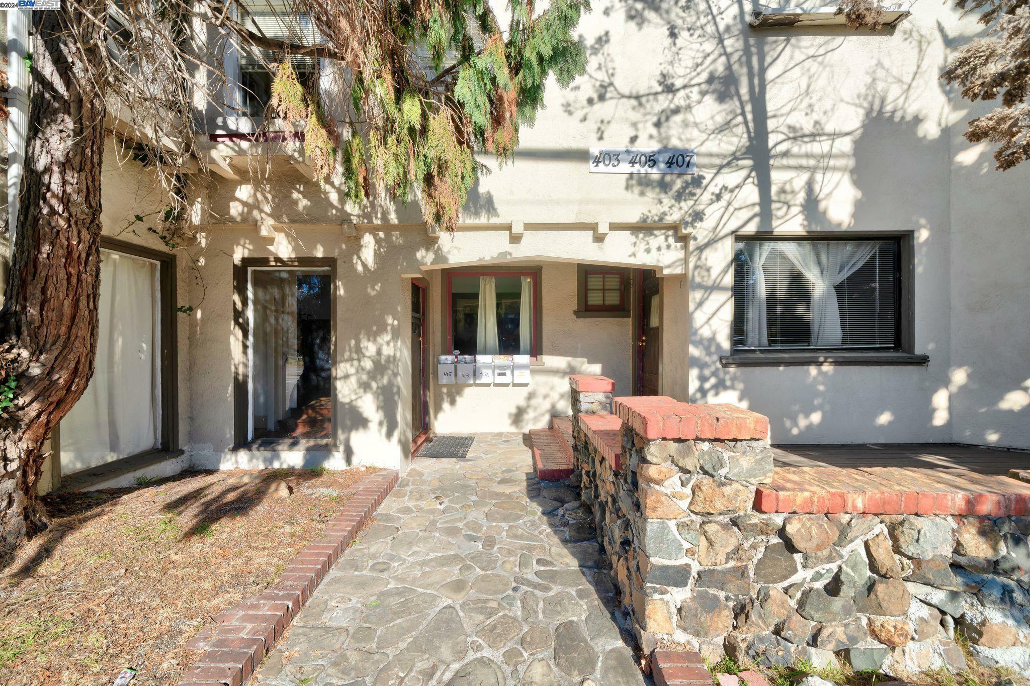 Property Photo:  401 Central Ave  CA 94501 