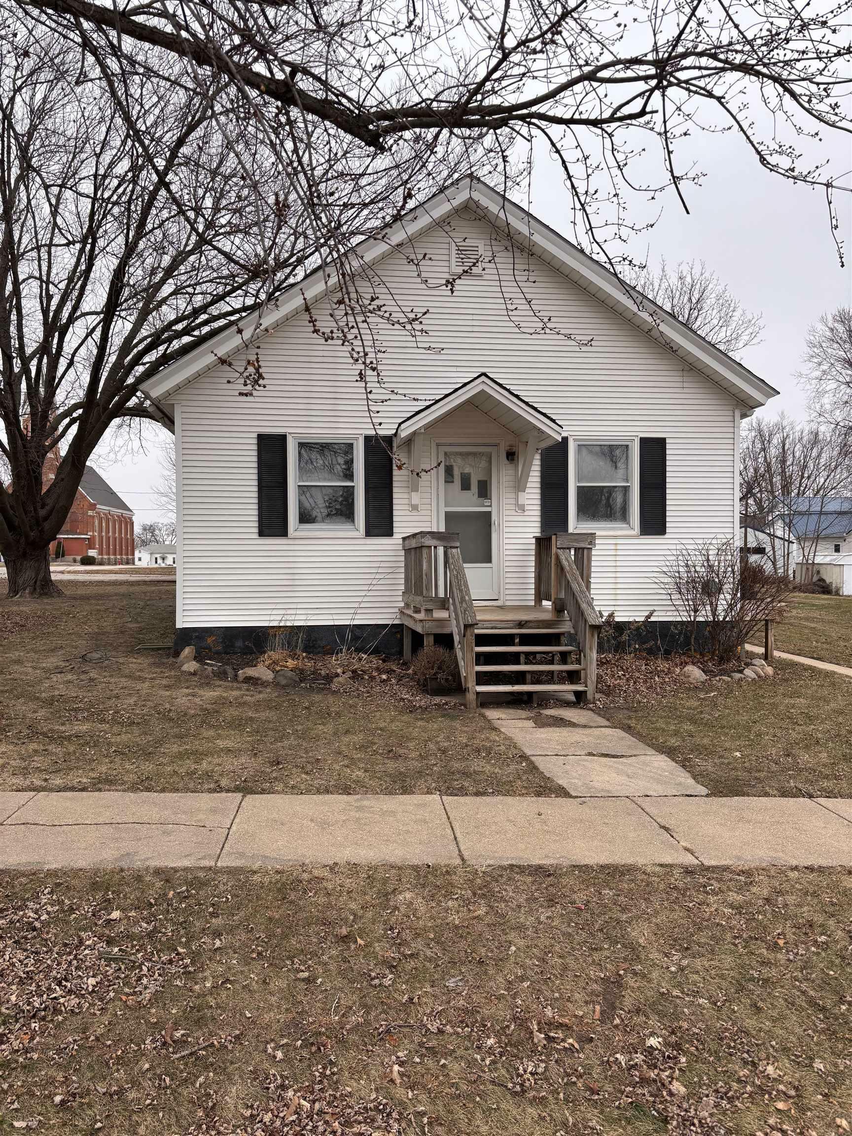 Property Photo:  522 Woodbridge Street  IA 50658 