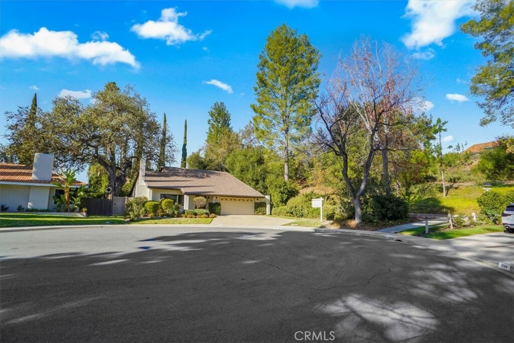 Property Photo:  2095 Dewberry Court  CA 91361 