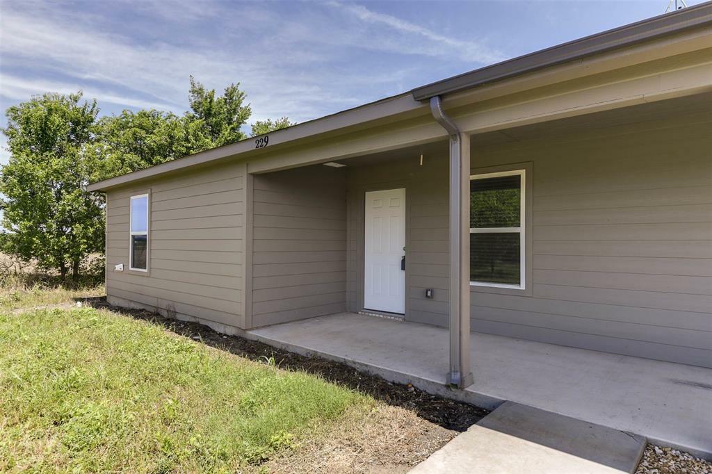 Property Photo:  211 Davenport  TX 76651 