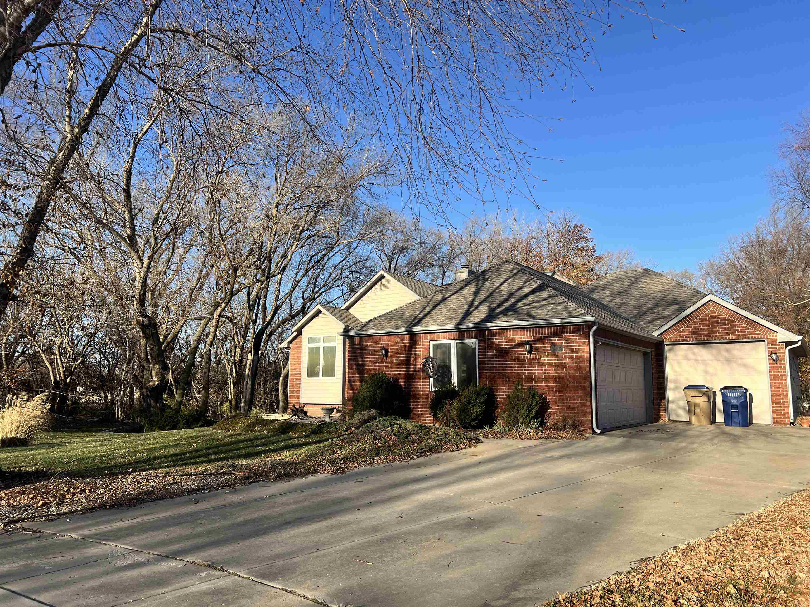 Property Photo:  302 E Quivira Cir  KS 67067 