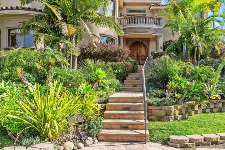 Property Photo: 838 Forward CA 92037