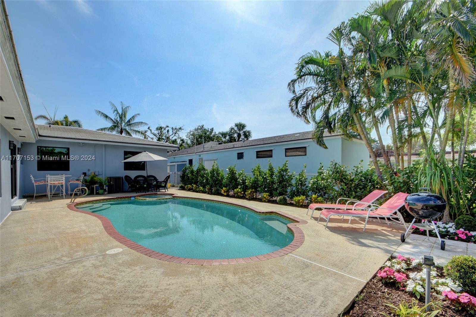 Property Photo:  1023 S Palmway  FL 33460 