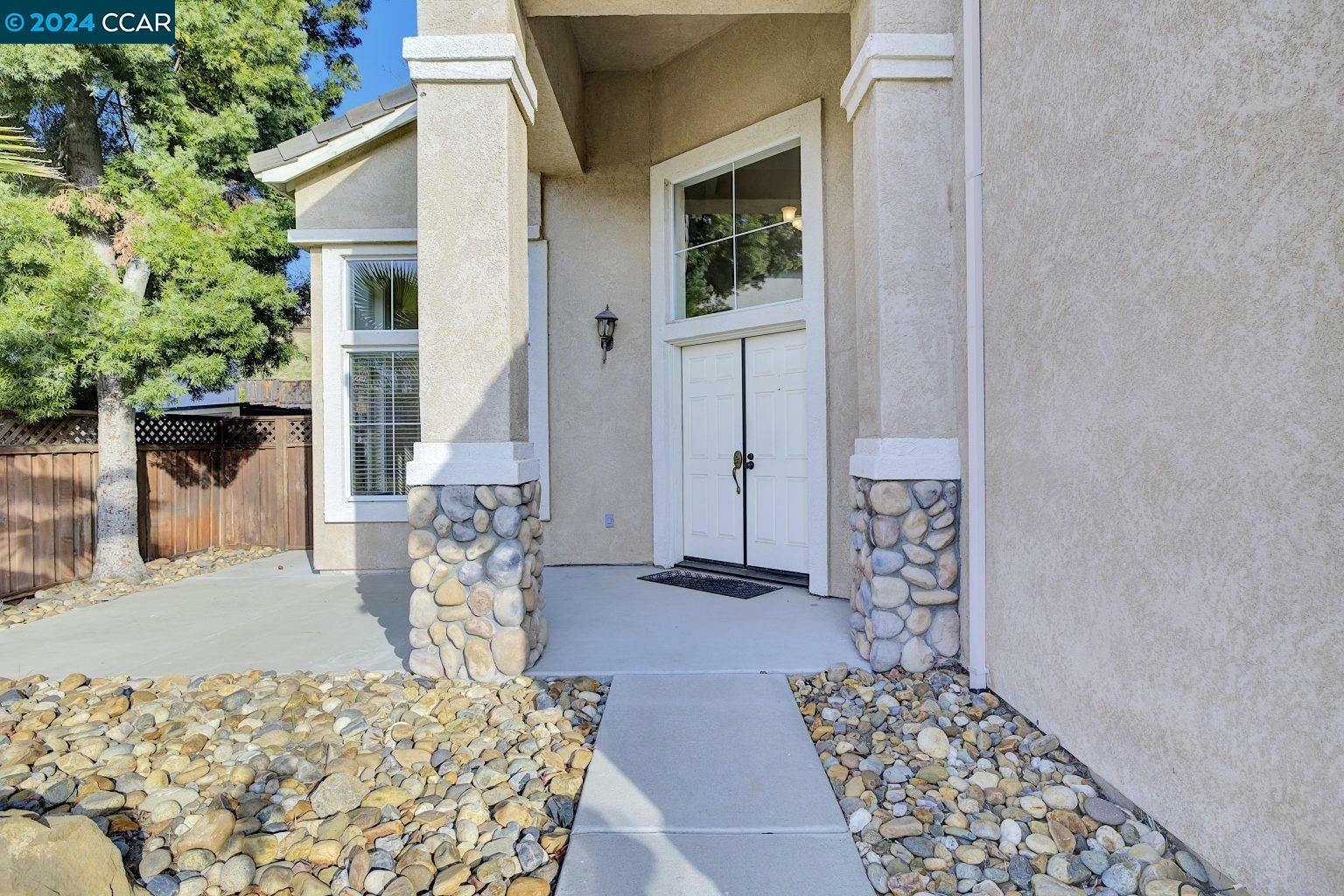 Property Photo:  525 Black Oak Way  CA 94509 