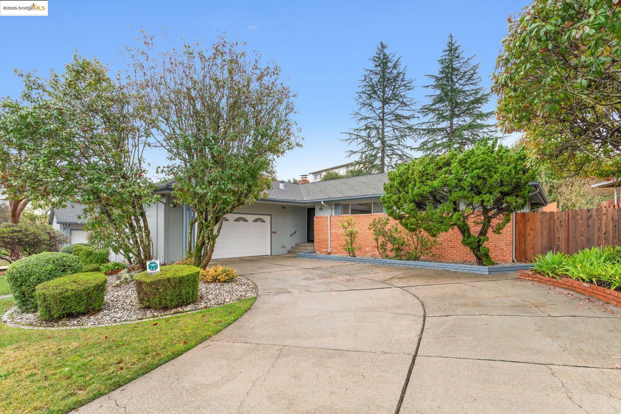 5060 Parkridge Dr  Oakland CA 94619 photo
