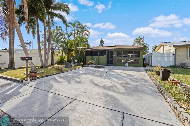 Property Photo:  5365 NE 1st Ter  FL 33334 