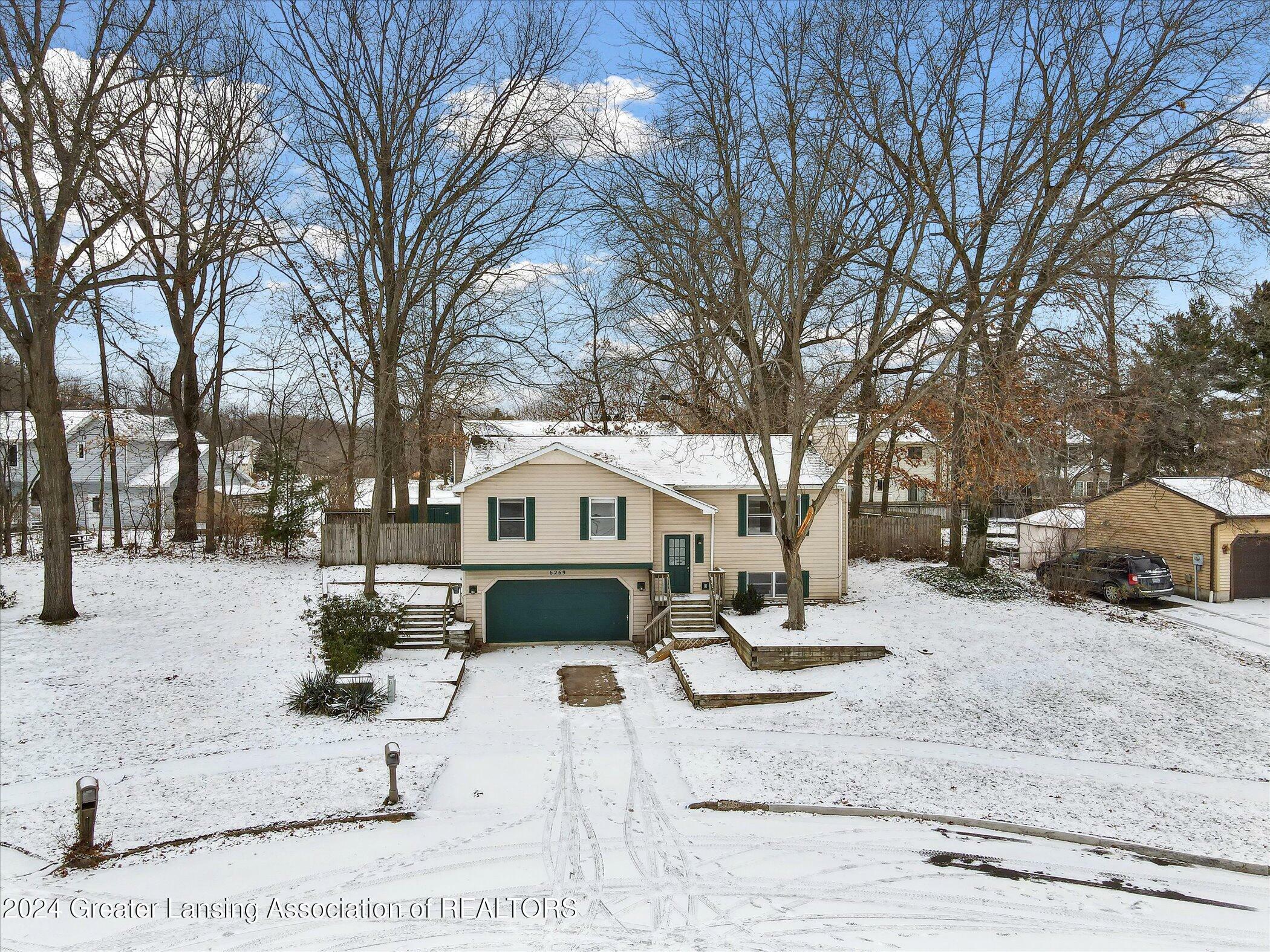 Property Photo:  6269 Royal Oak Drive  MI 48840 