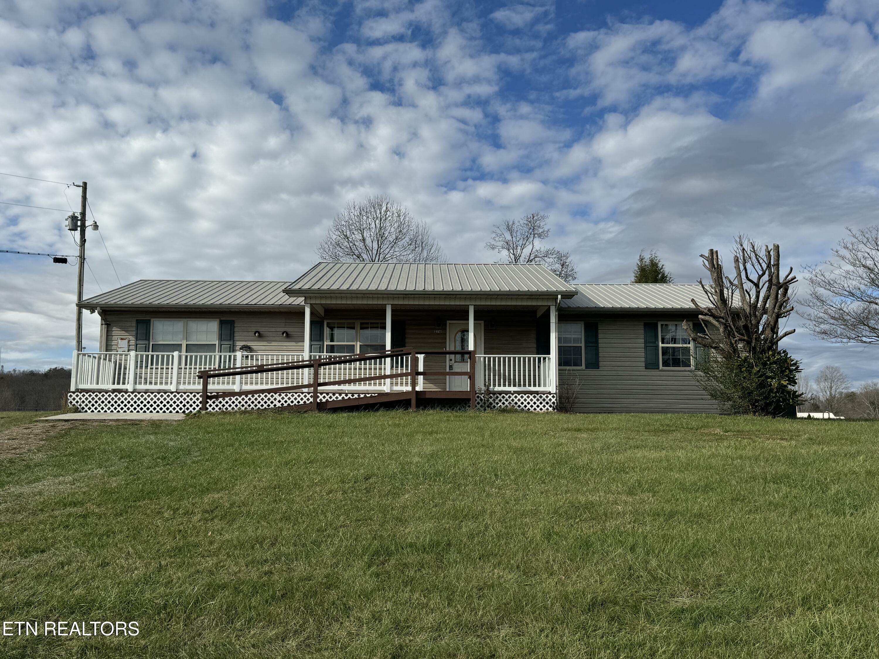 Property Photo:  276 O & W Rd  TN 37841 